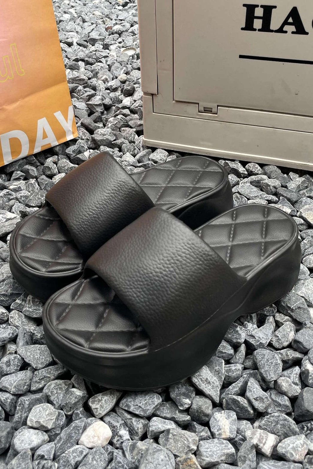 Sandales plateforme blanches vue côté brise