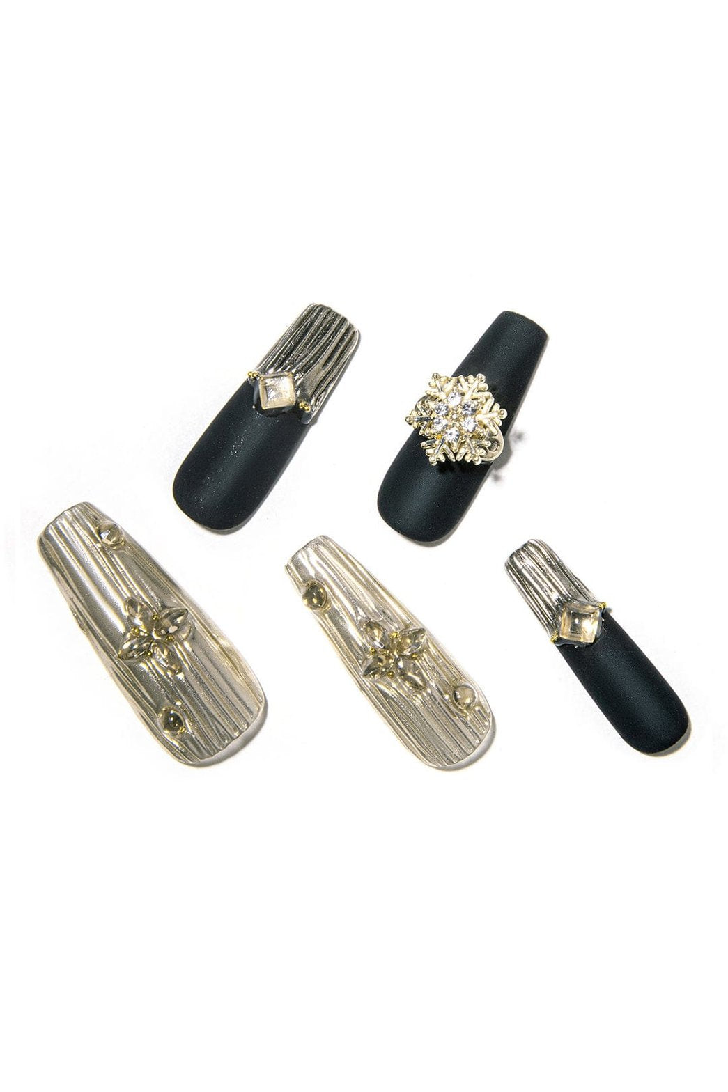 Nail art strass argent et noir élégant étoile