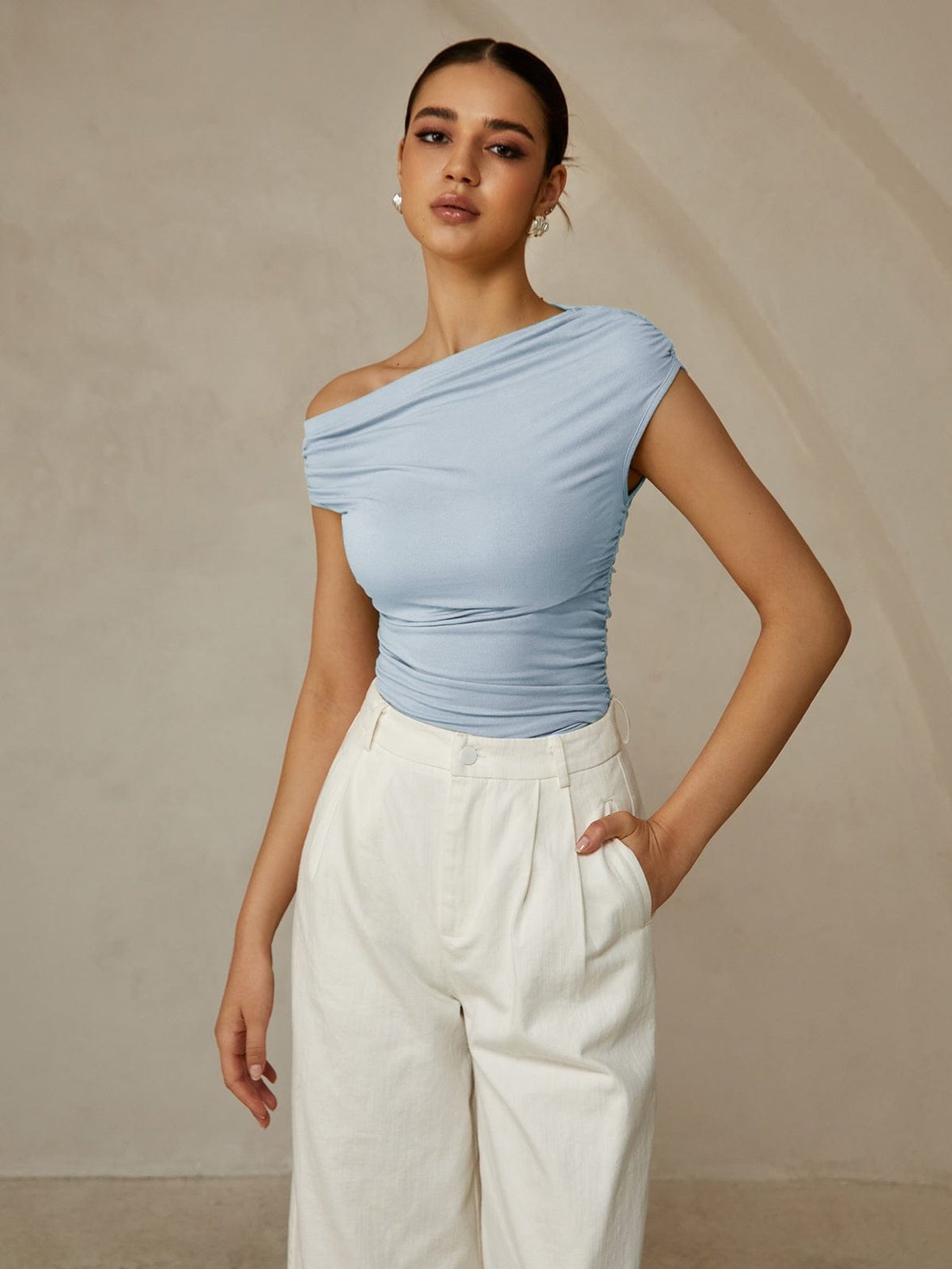 T-shirt asymétrique ajusté paisible