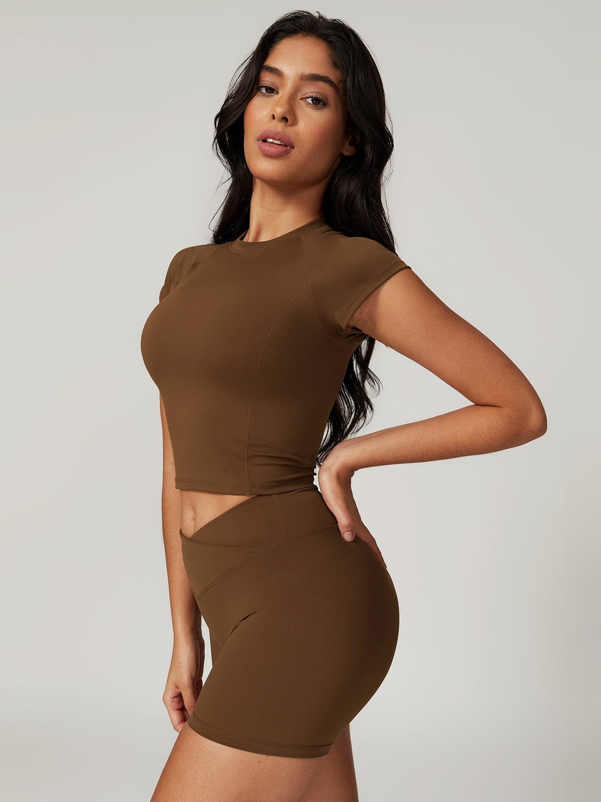 Haut ajusté sport marron vue côté lune