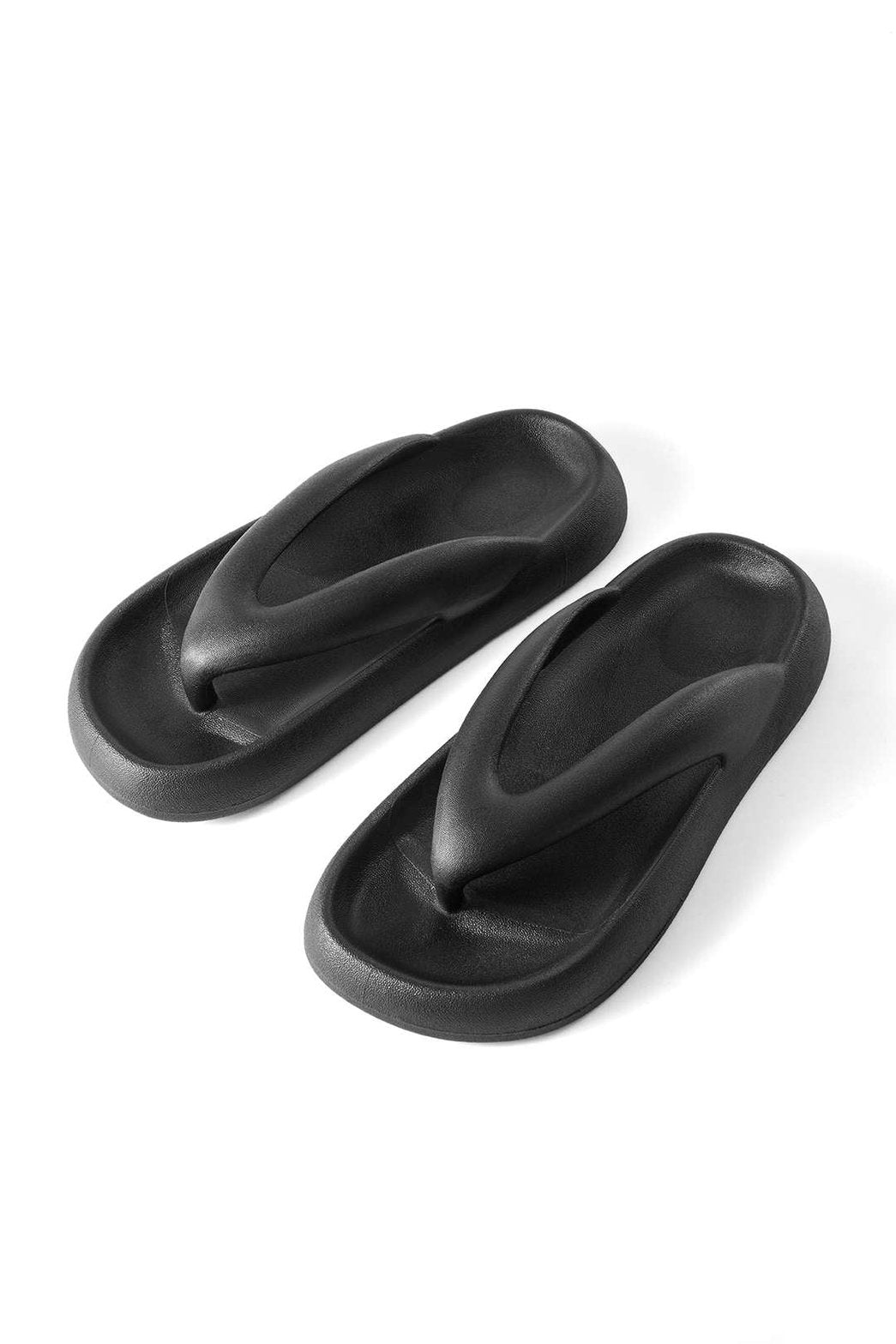 Tongs noires confort vue dessus soleil