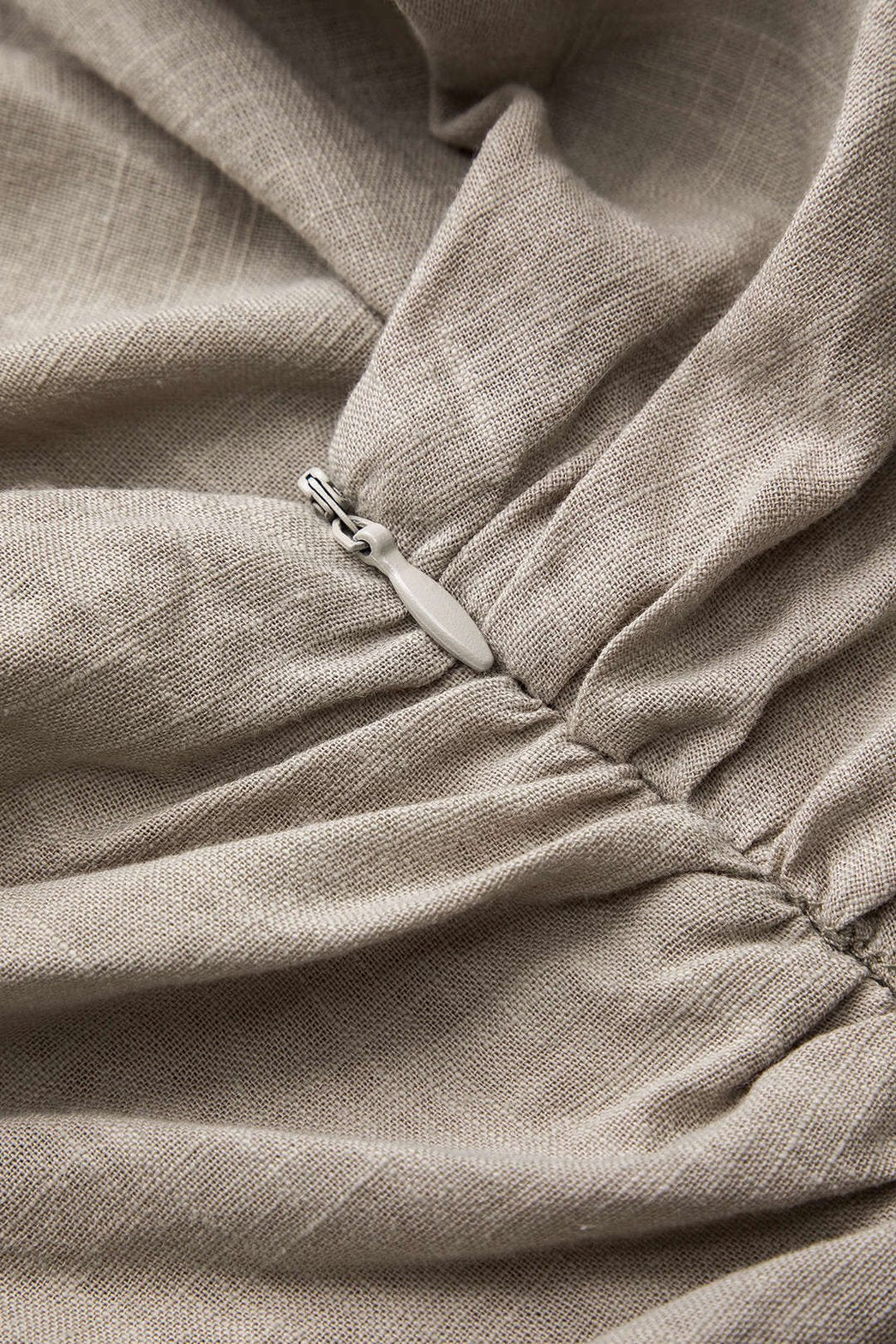 Top asymétrique beige en lin détail froncé brise