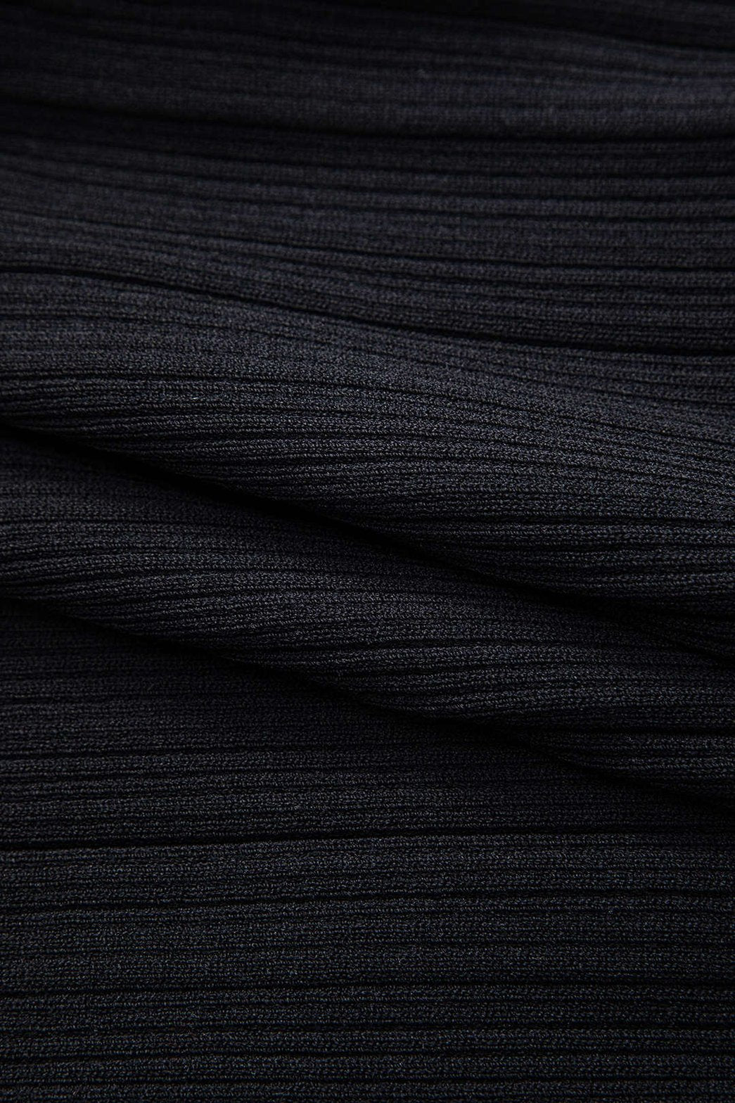 Top asymétrique noir côtelé porté vague