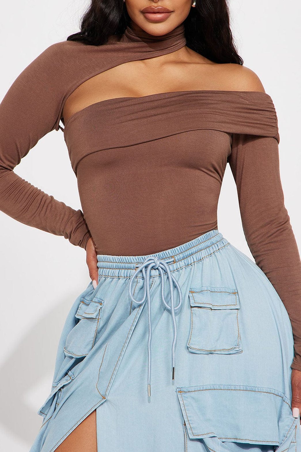 Top asymétrique marron porté décontracté nuage