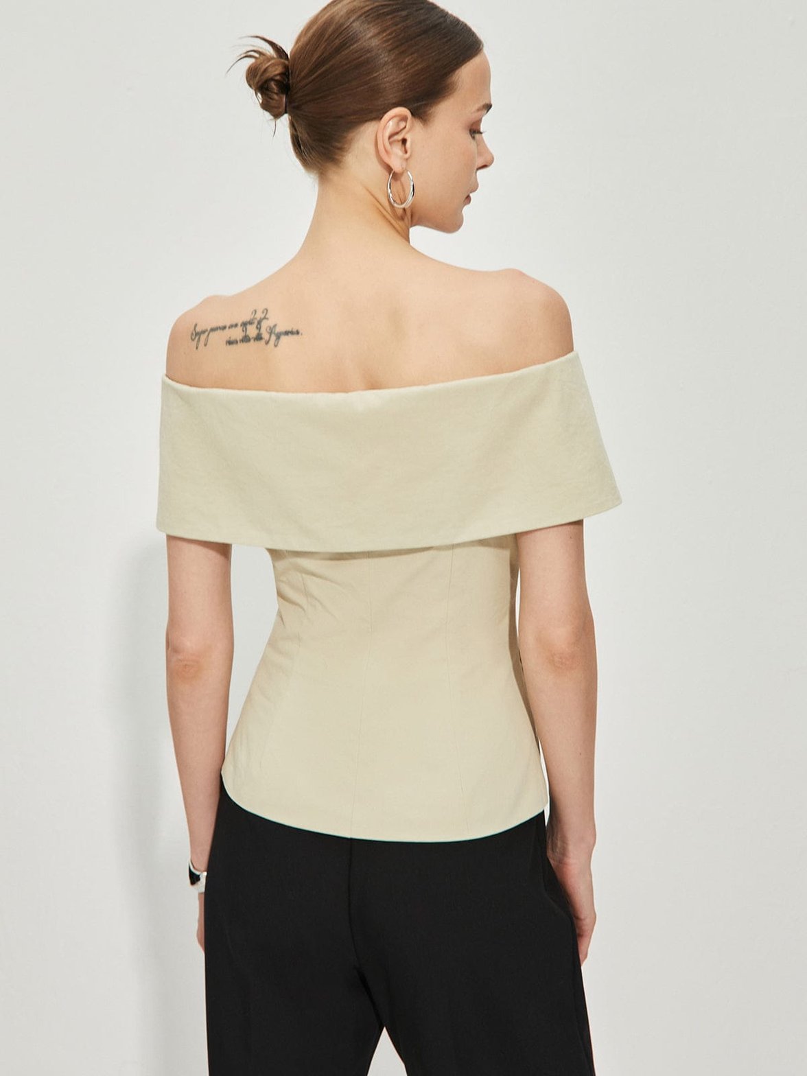 Top épaules dénudées élégant sérénité