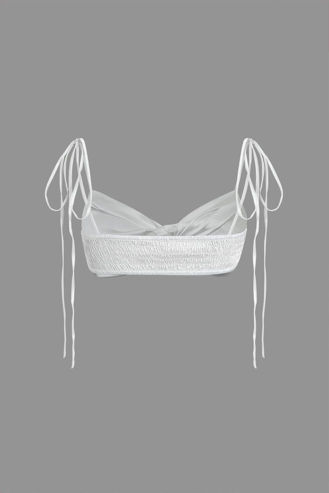 Détail des bretelles ajustables du top blanc légèreté