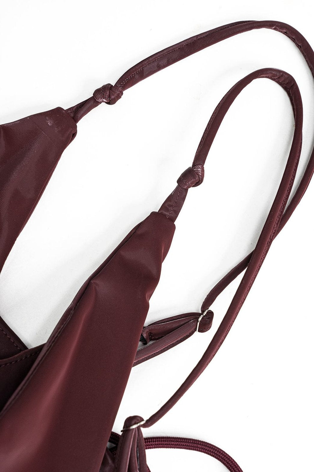 Top cami effet cuir bordeaux détail du dos nuage