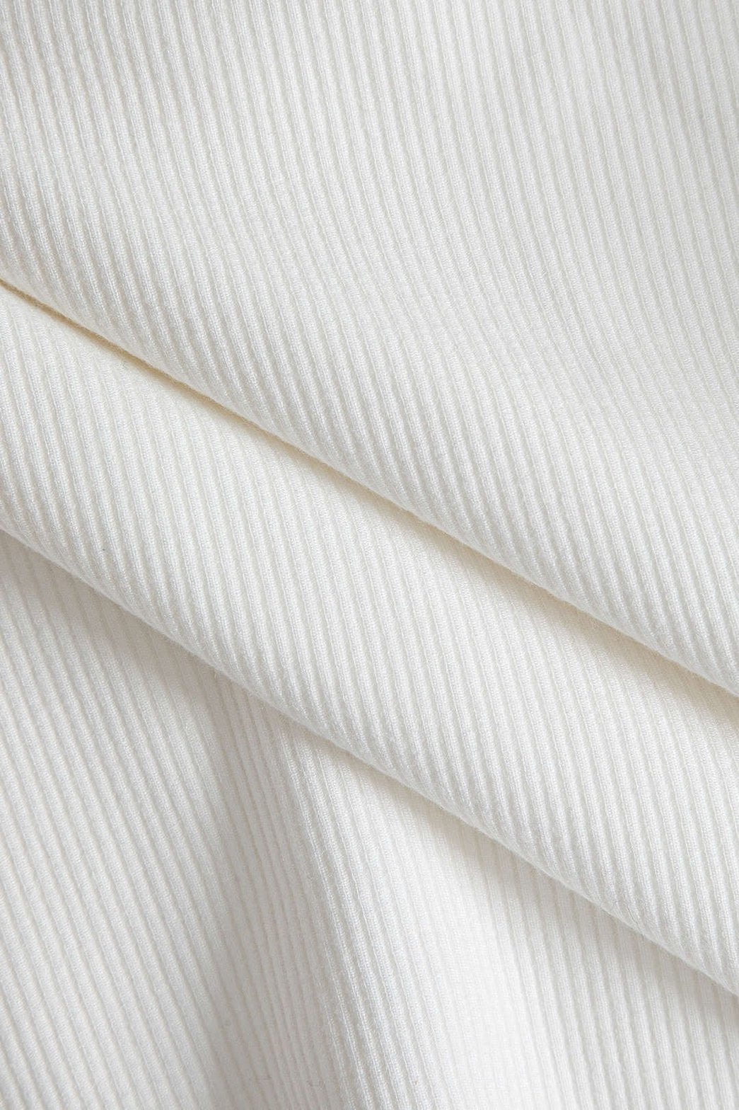 Top blanc col V boutonné vue de dos nuage