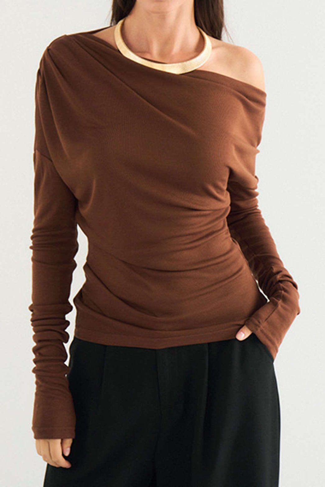 Top asymétrique drapé marron détail tissu lune