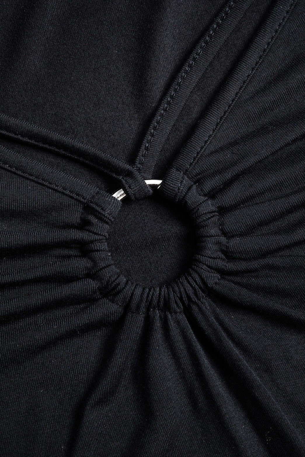 Top moulant noir col V anneau métallique vue de dos - Harmonie