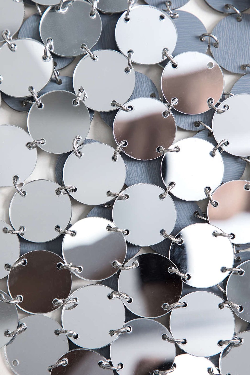 Top dos nu métallisé vue détails brillant