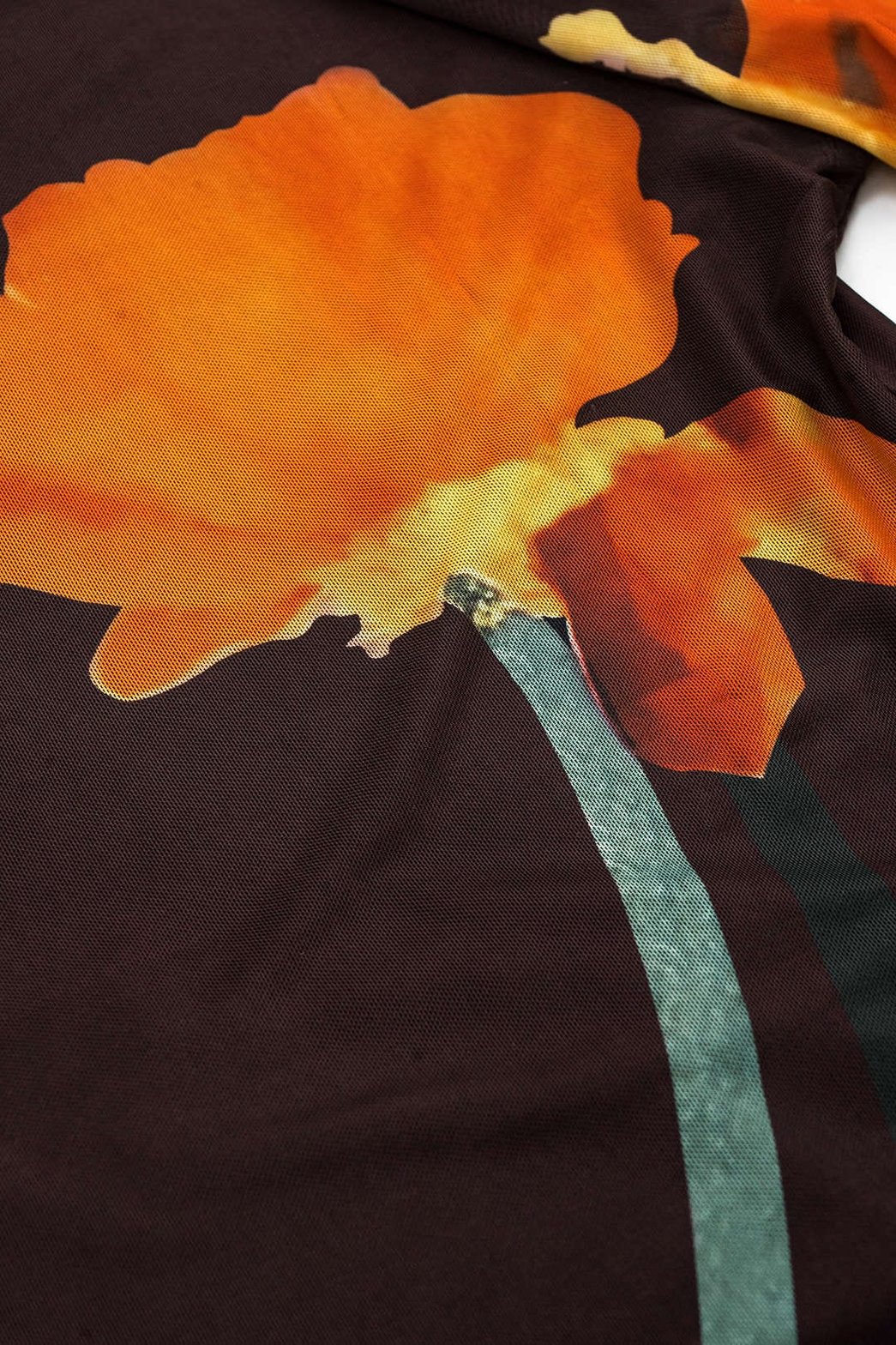 Top transparent fleuri porté vague