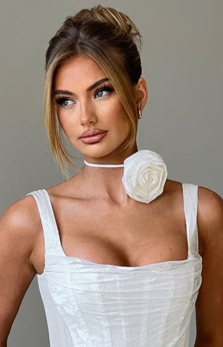 Tour de cou rose élégant vue détaillée harmonie