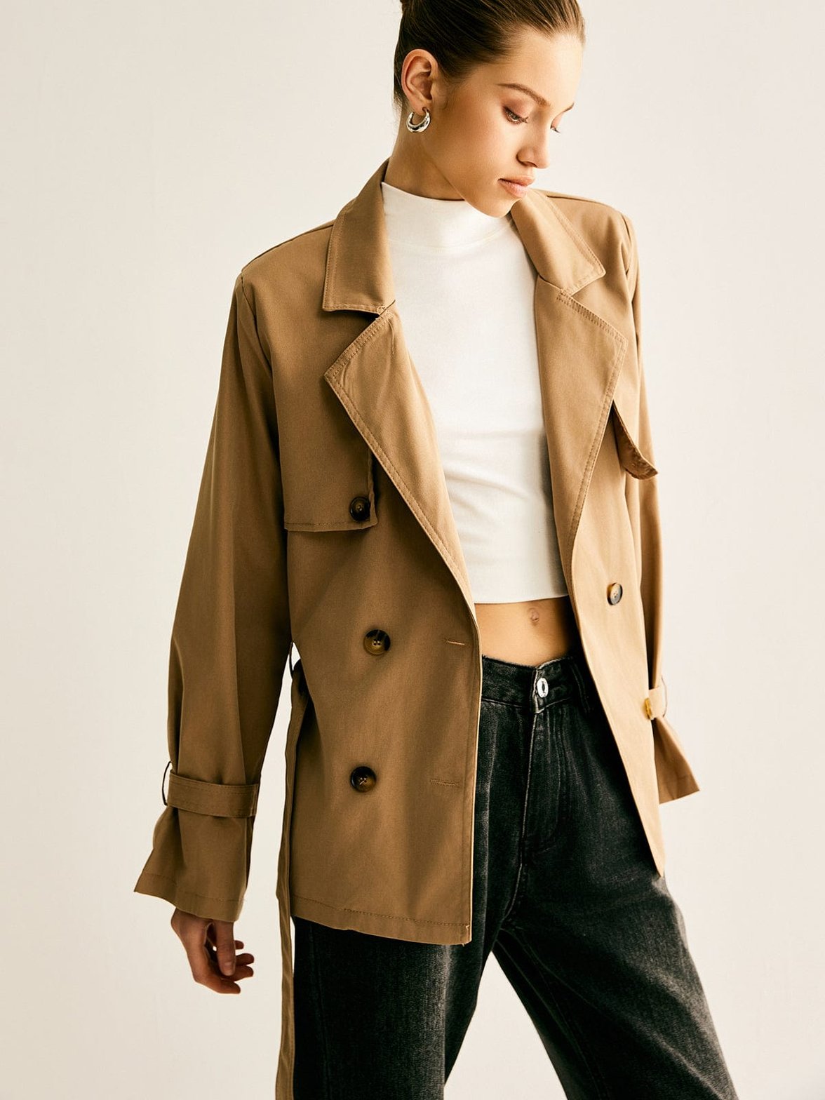 Trench beige détail revers vent