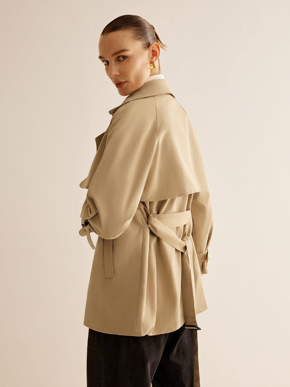 Trench-coat beige détail col vent
