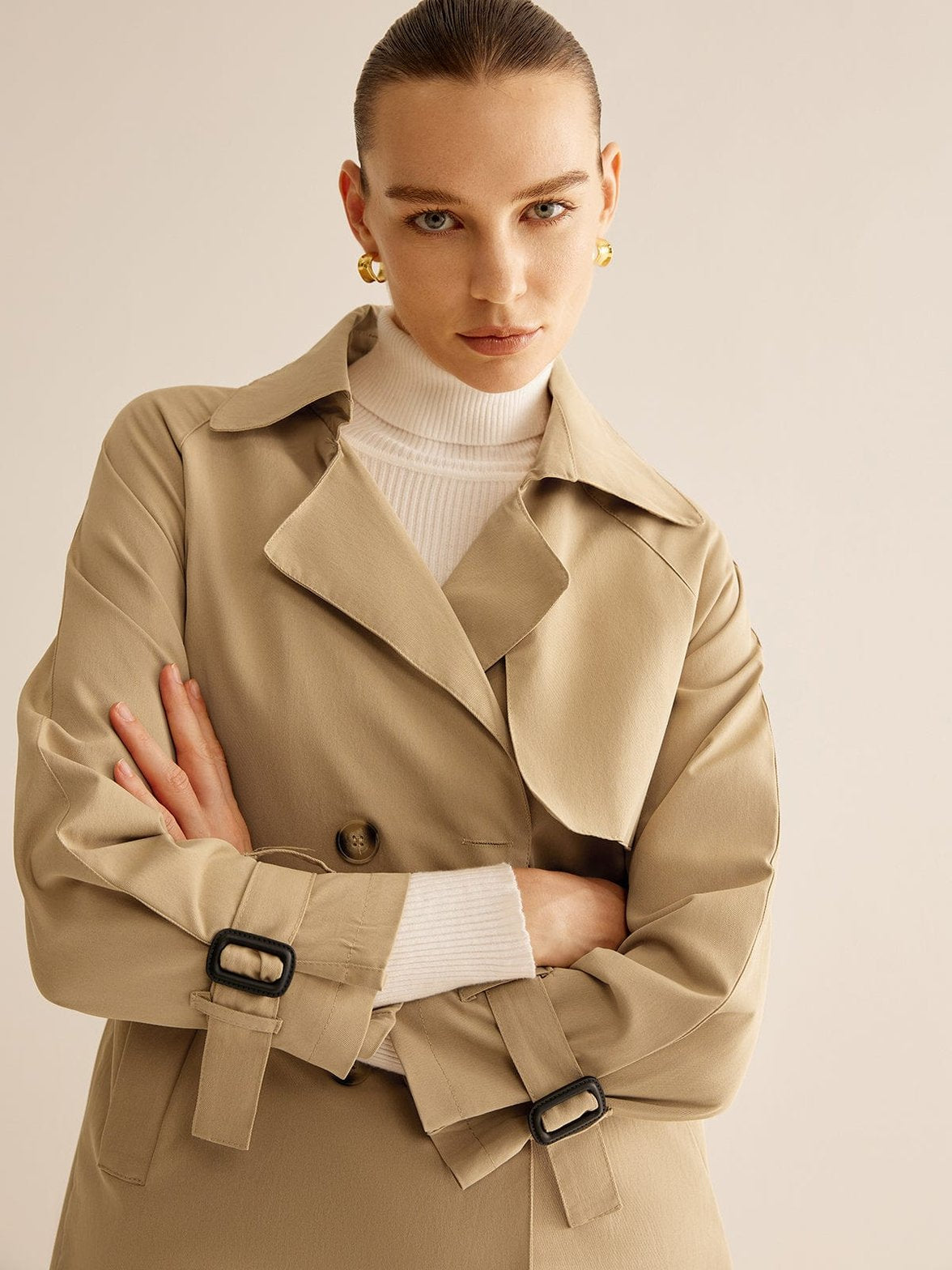 Trench-coat beige vue de profil nuage