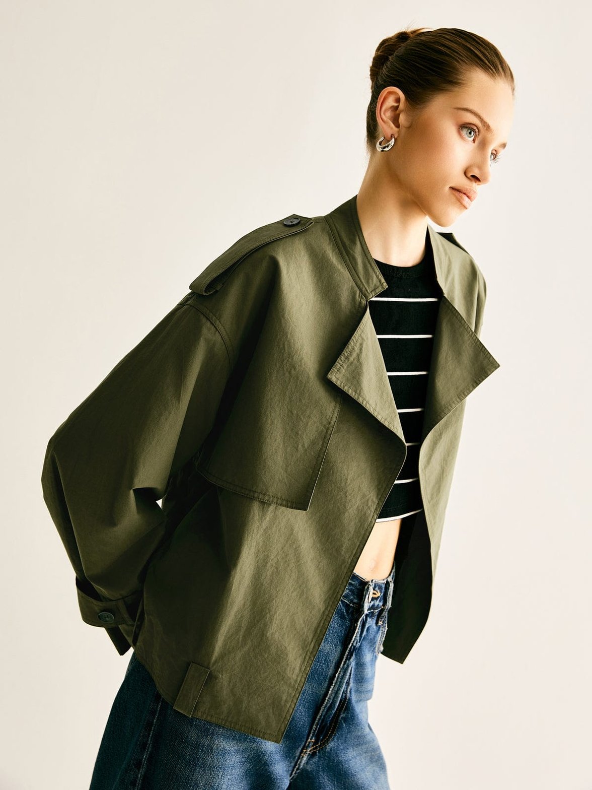 Trench vert militaire vue de dos liberté