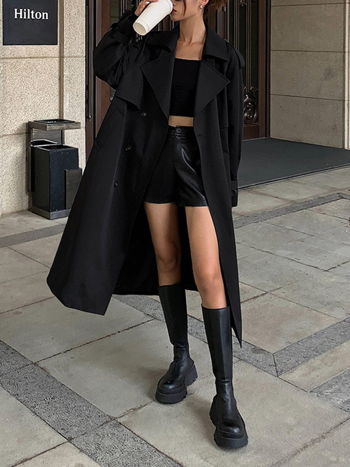 Trench-coat noir classique moderne
