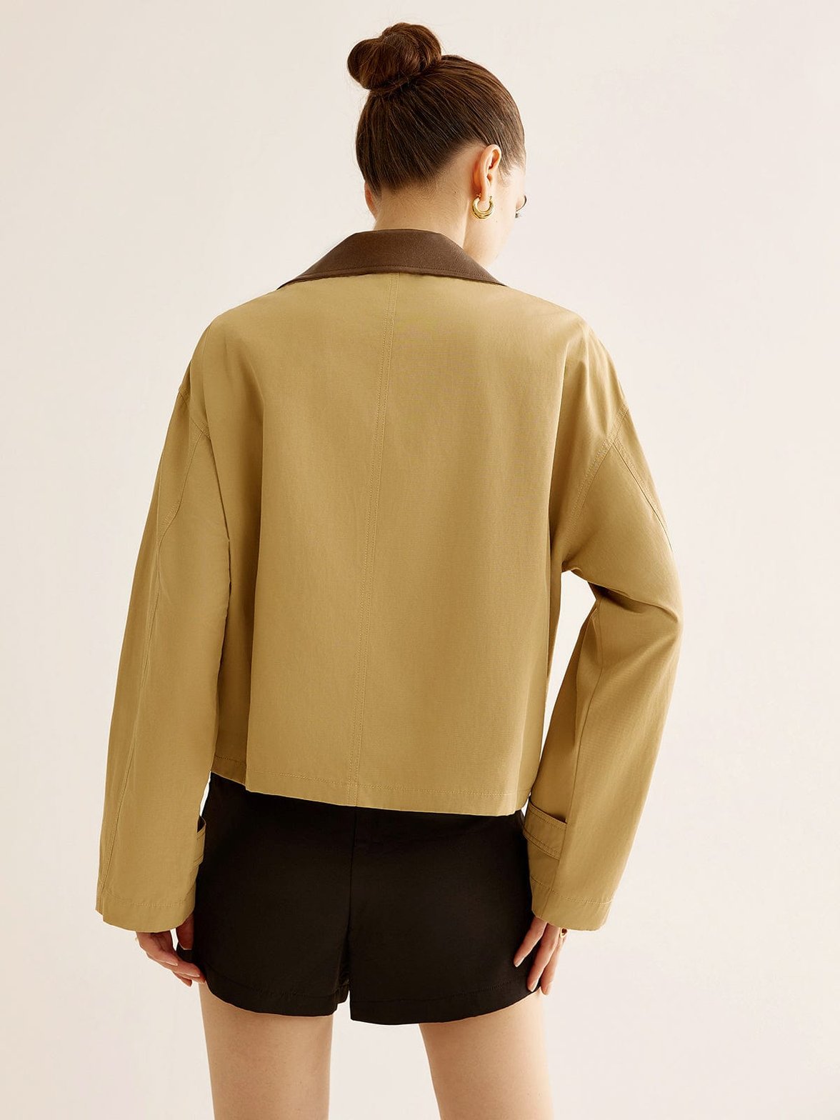 Trench col marron détail poche raffinement