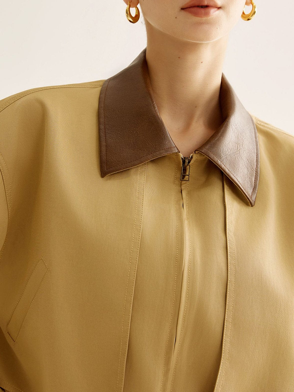 Trench classique détail col bicolore élégance