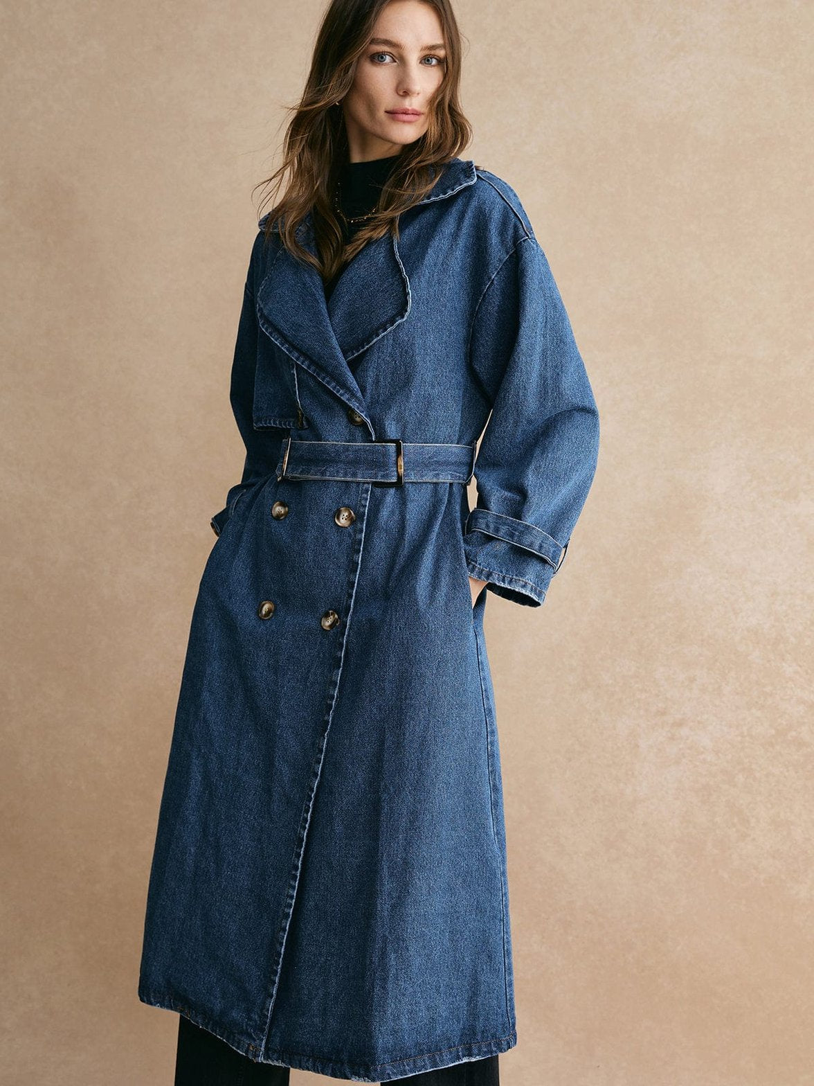 Détail ceinture trench denim élégant