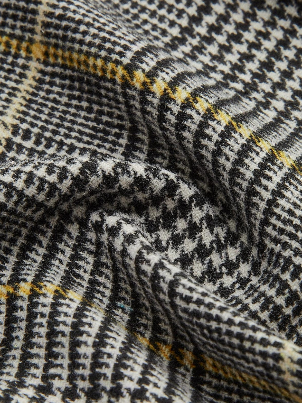 Trench pied-de-poule porté vue de dos harmonie