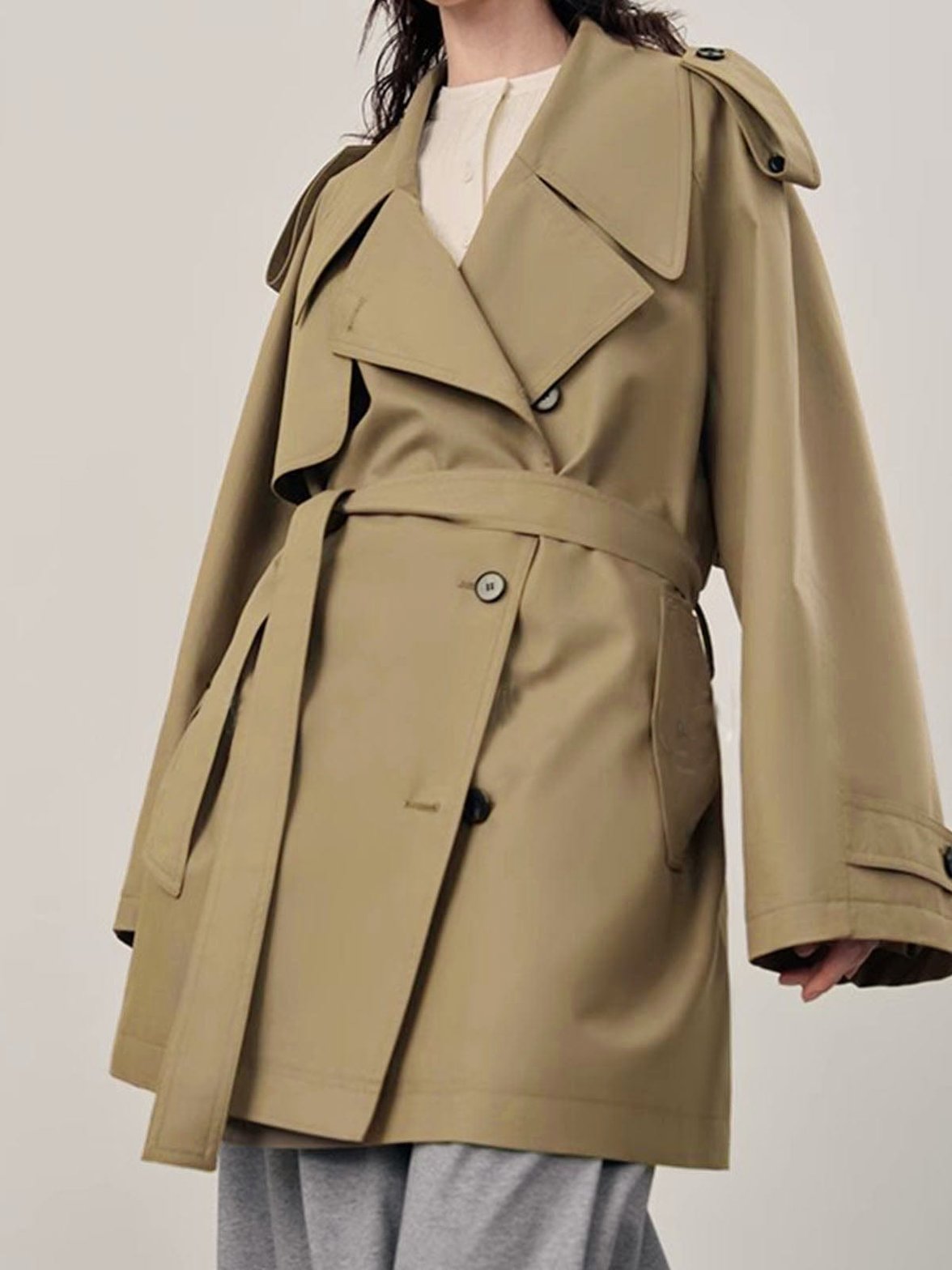 Trench beige vue de profil sublime