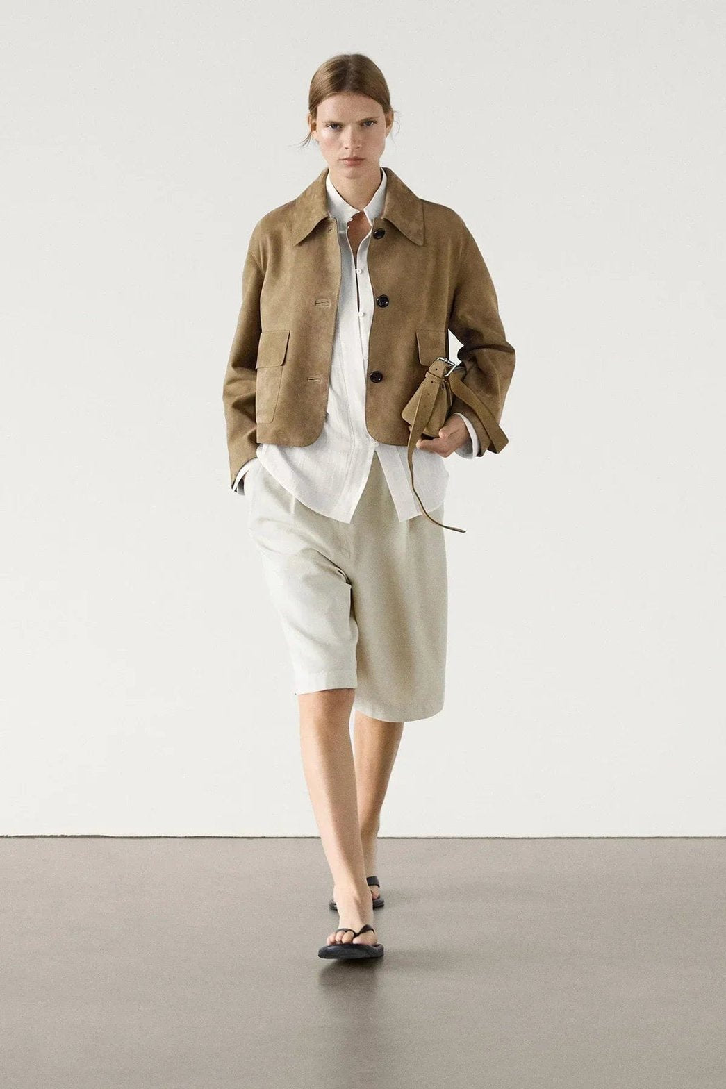 Vue latérale de la veste beige douceur