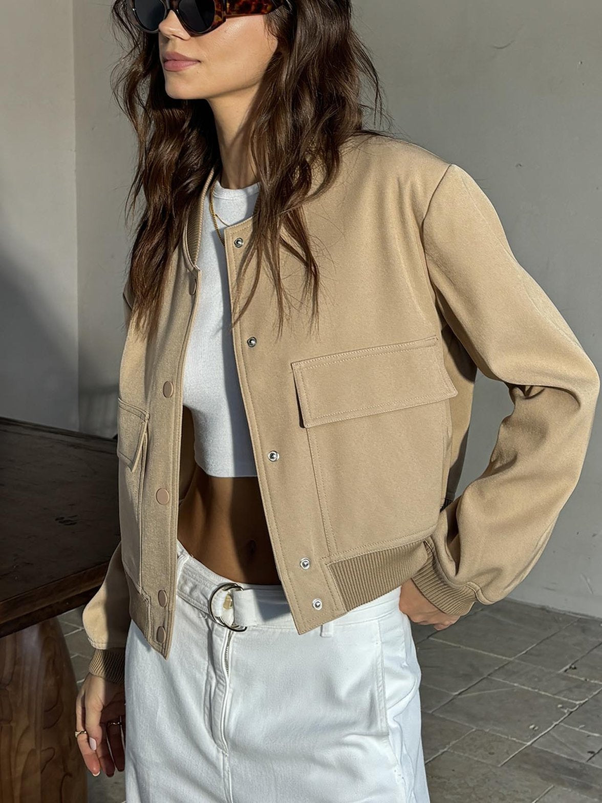 Veste bomber élégante vue de dos brise