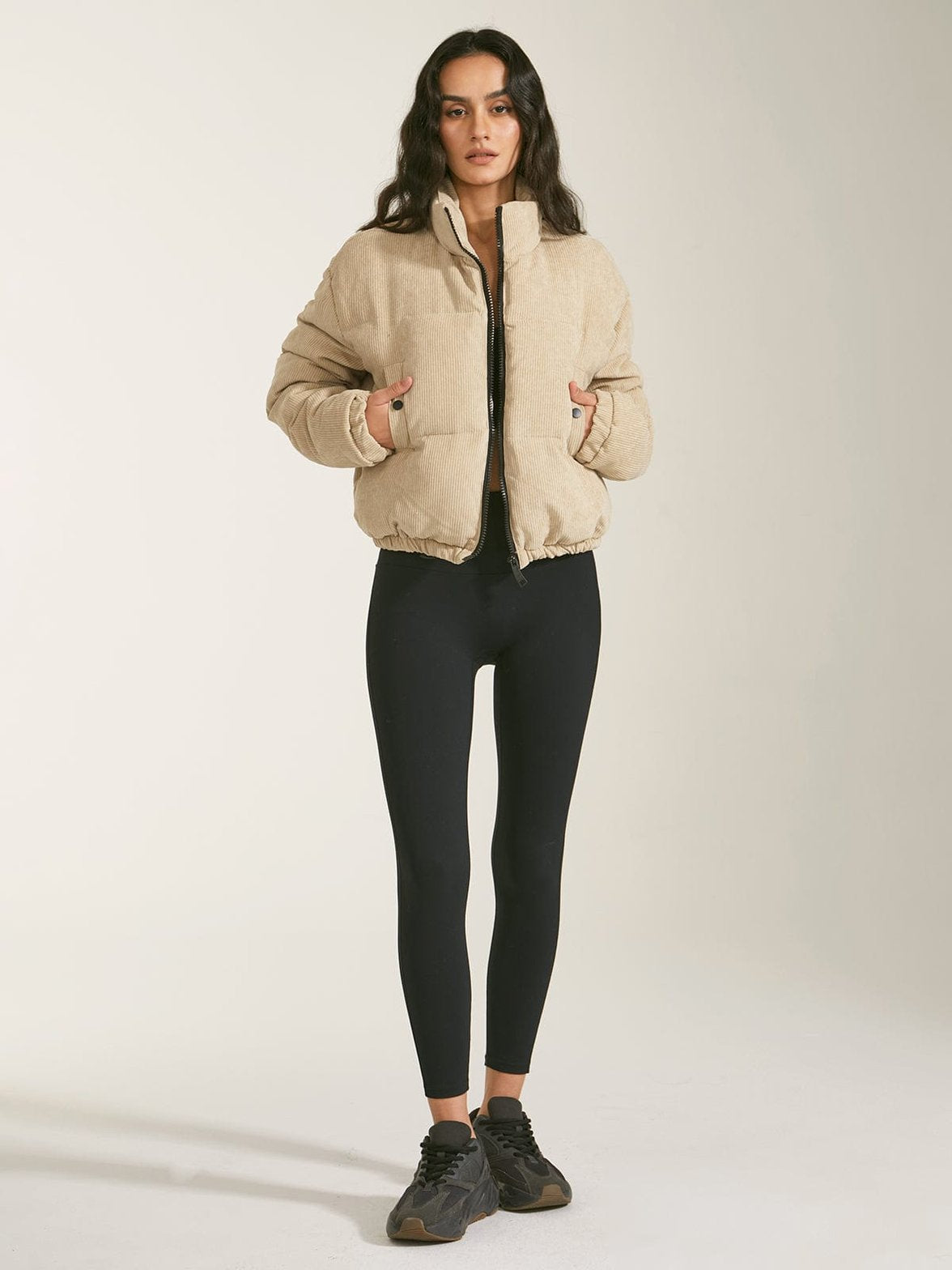 Veste courte côtelée beige stylée cool