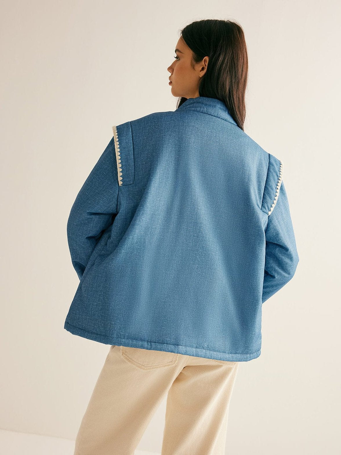 Veste hiver détail broderie vent