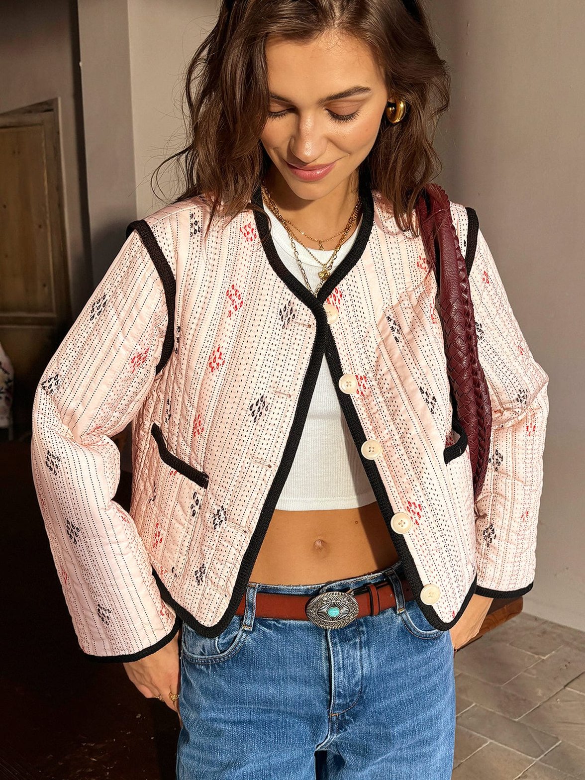 Veste bohème rose à bordures contrastées papillon