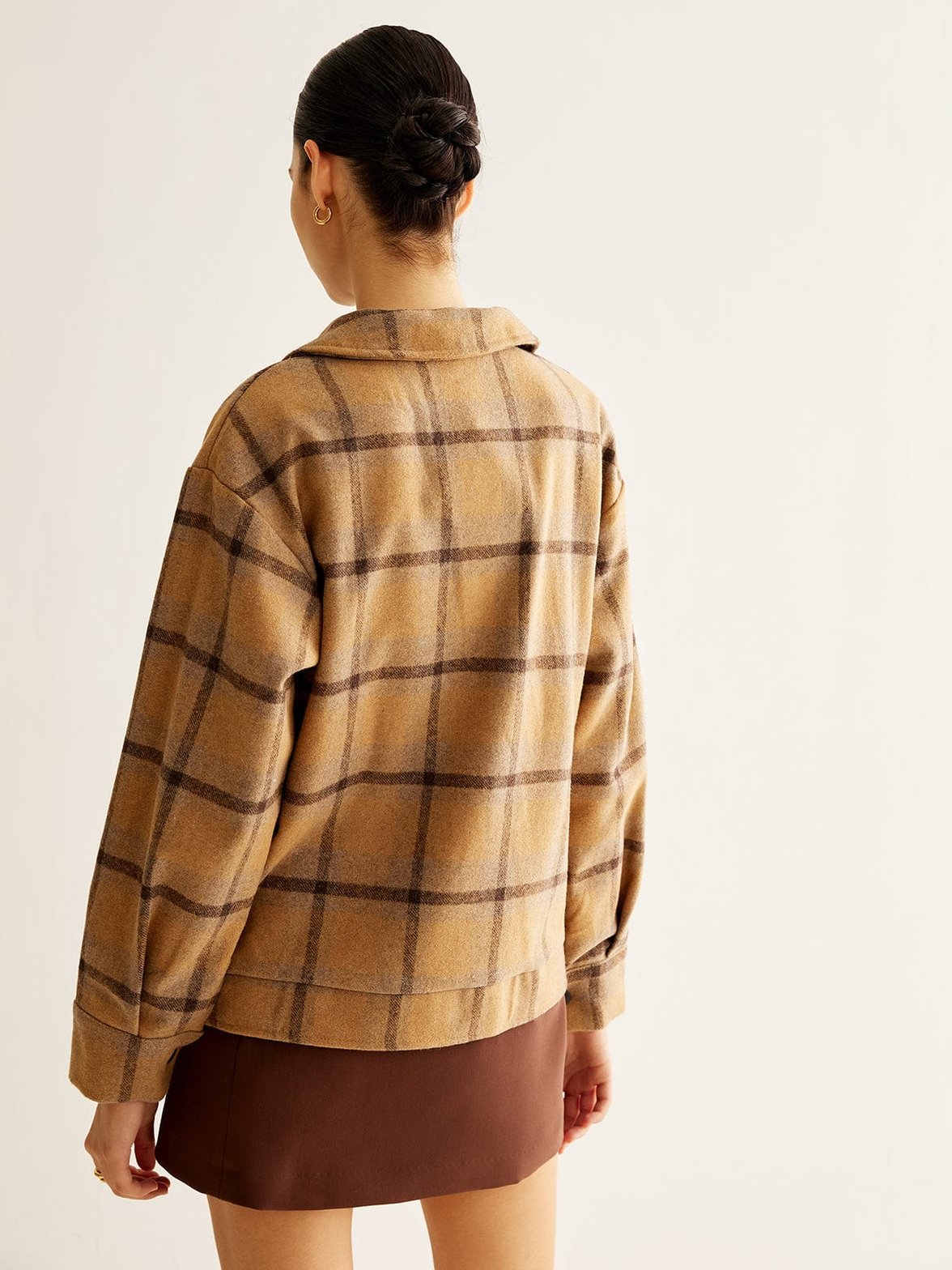 Veste à carreaux beige vue arrière style