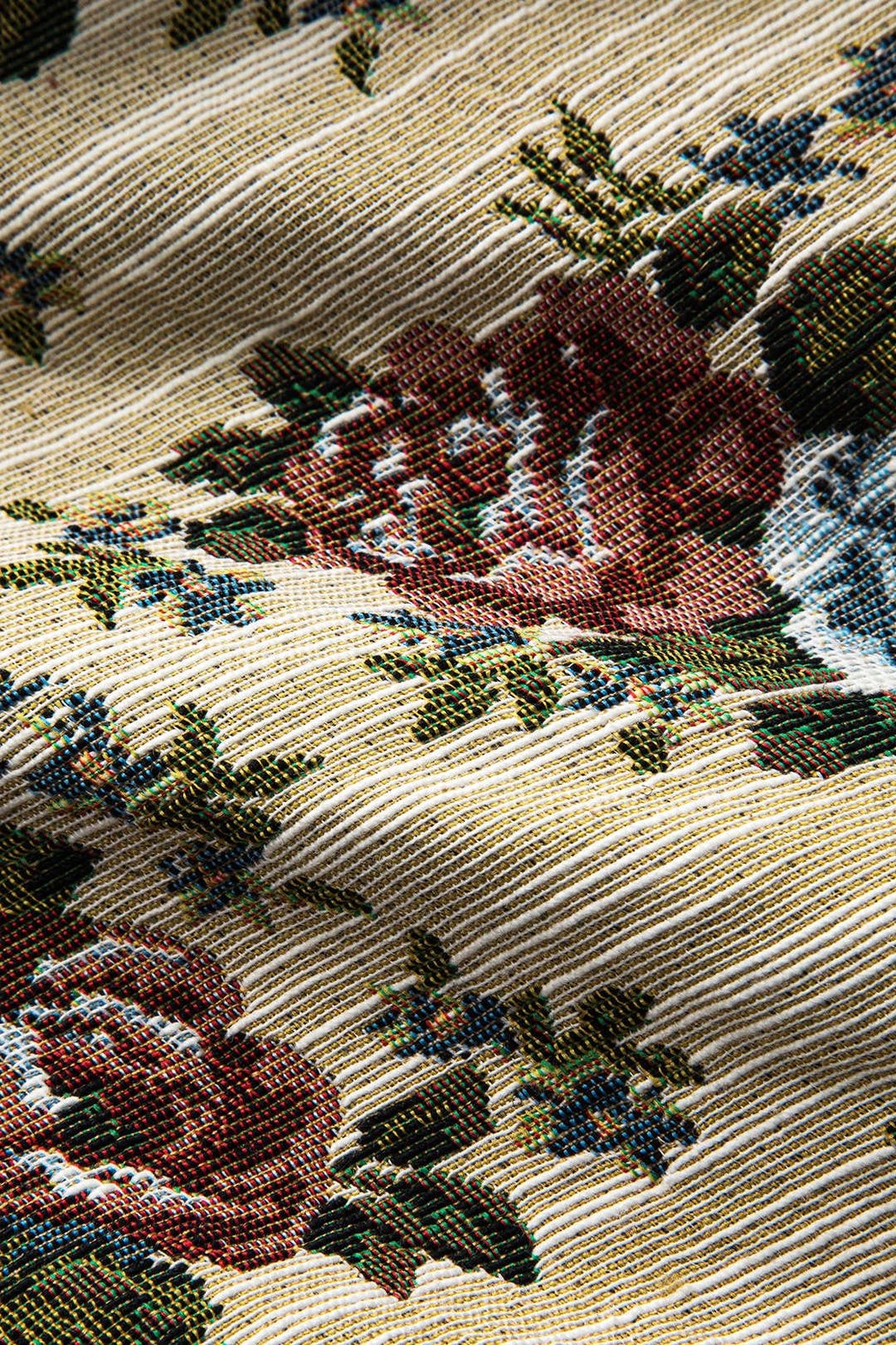 Veste jacquard fleurie beige détail textile grâce