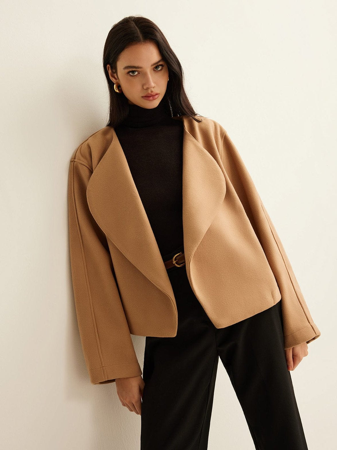 Veste minimaliste camel vue de dos zen