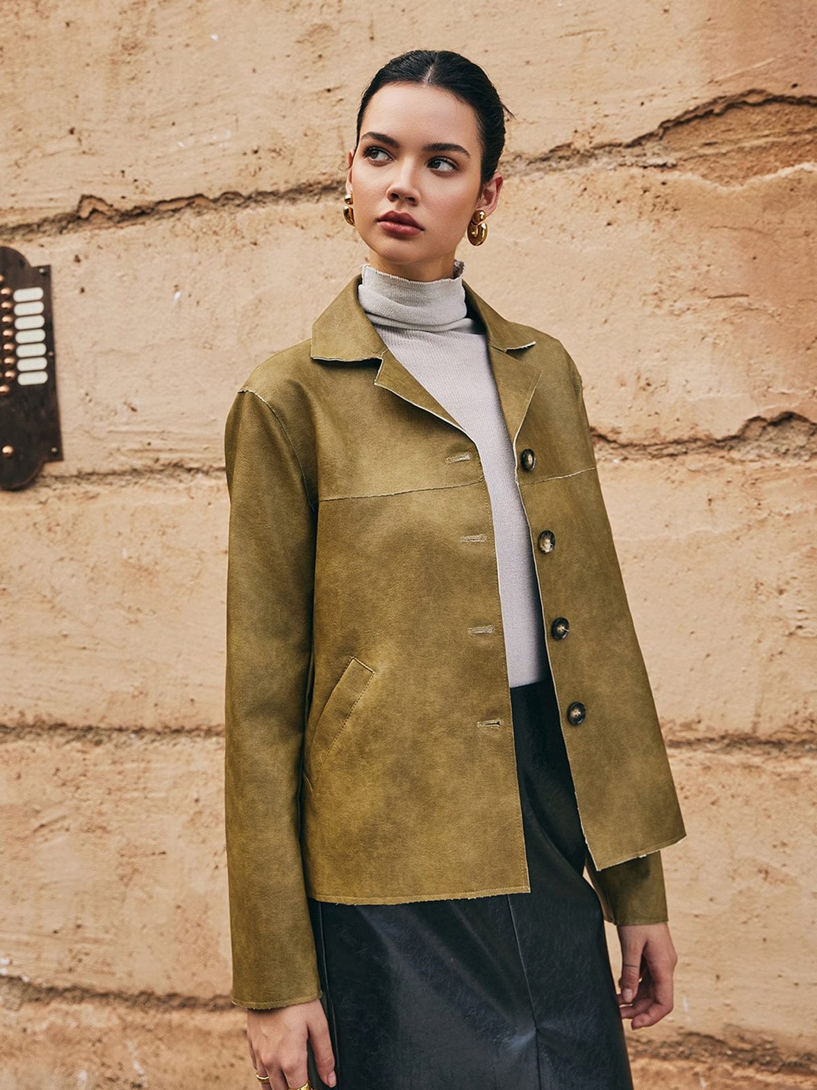 Vue col veste simili cuir raffinée sérénité