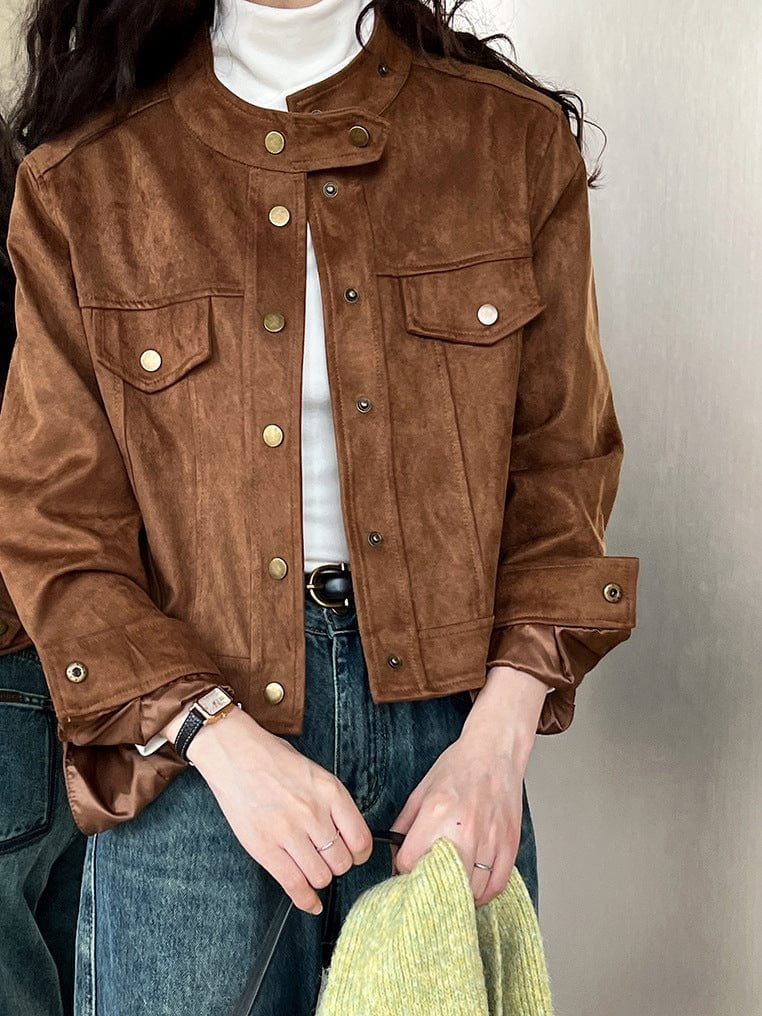 Veste courte marron en daim vue de dos élégance