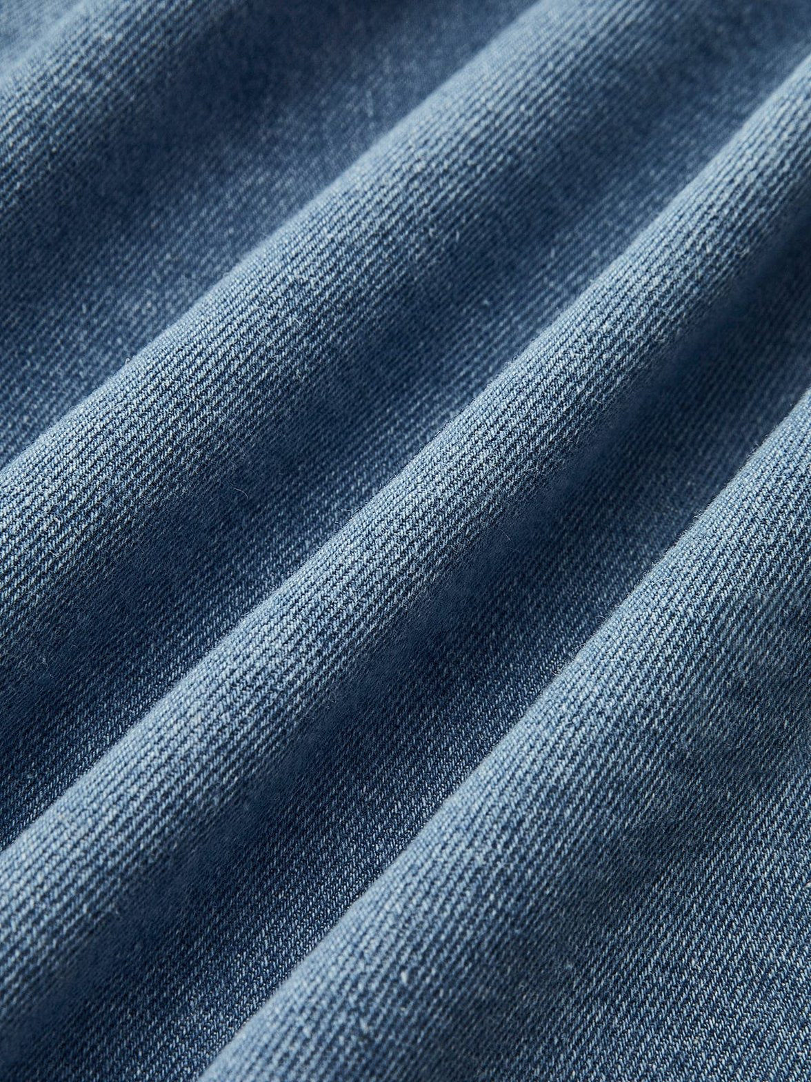 Veste en jean cargo portée vue latérale nuage