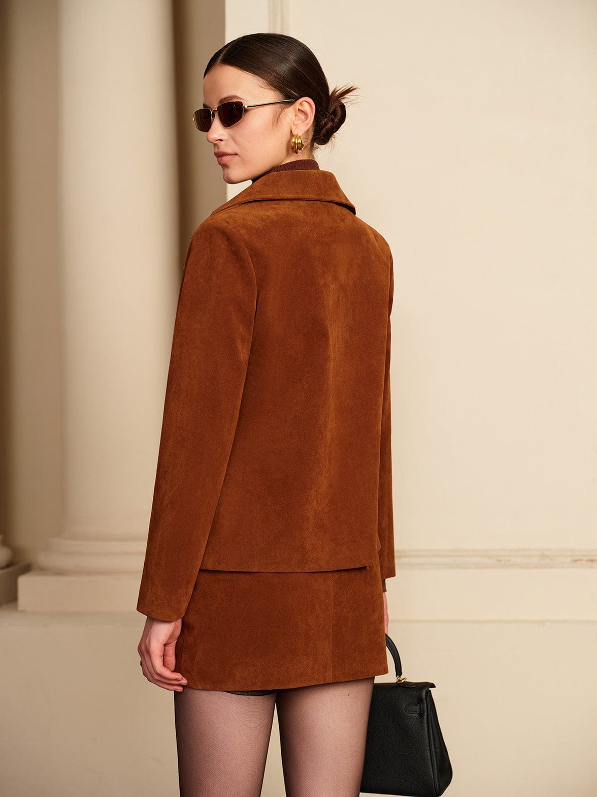 Vue arrière veste daim élégante ravissant