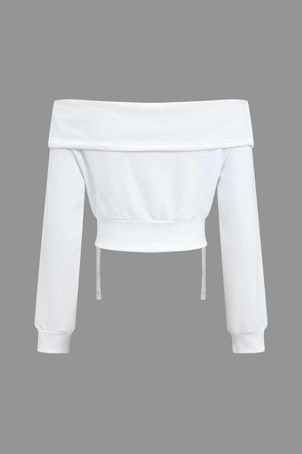 Vue de dos veste épaules dénudées soleil