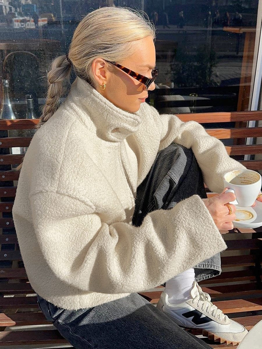 Veste polaire blanche détail col montant chaleur