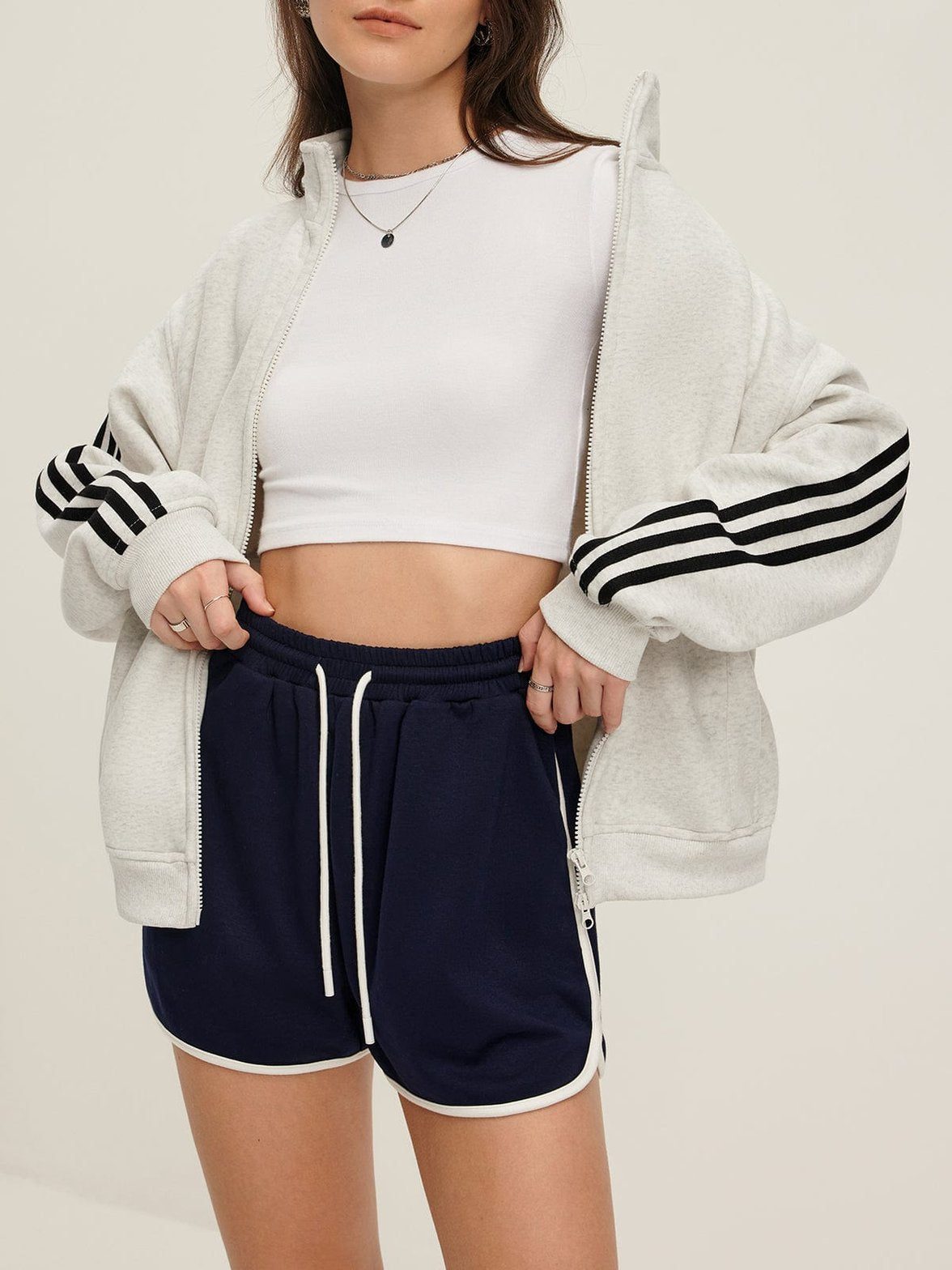 Veste sportive zippée blanche vue portée vague