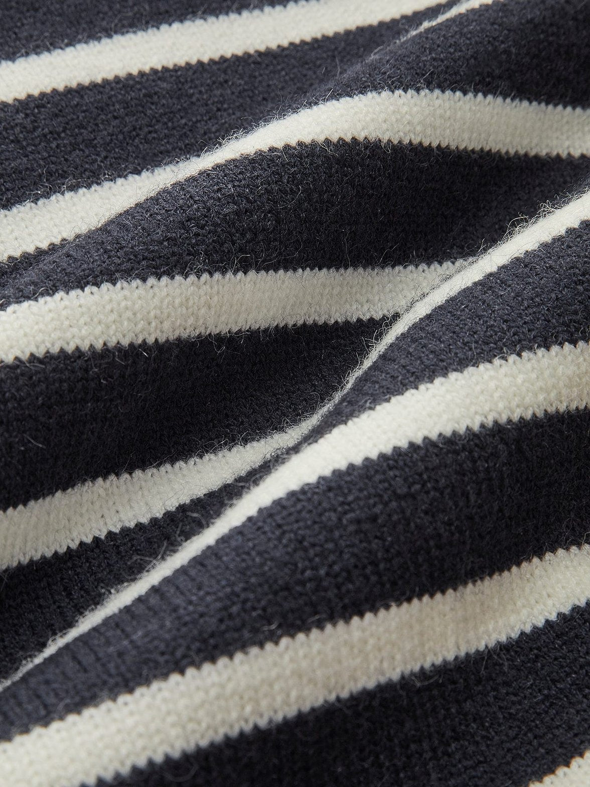 Veste tricotée rayée détail poche lune