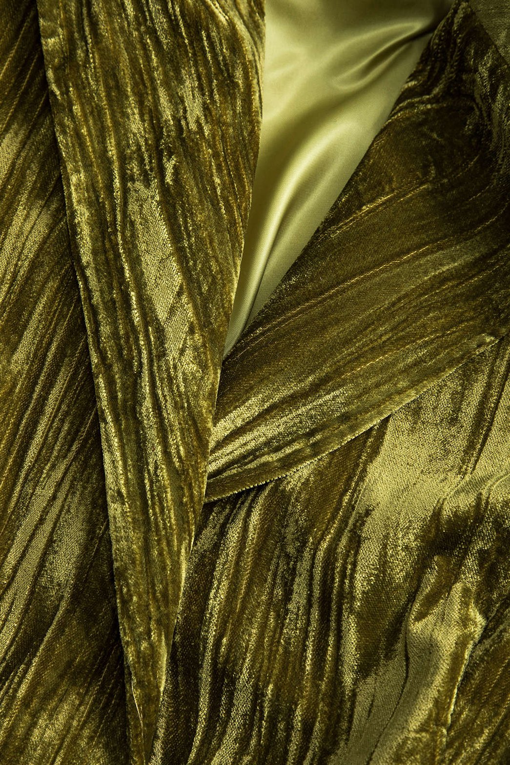Veste velours vert ceinturée vue de dos harmonie
