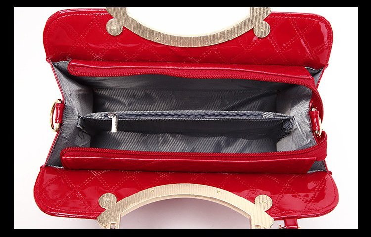 Sac à main rouge matelassé jolieandjuliette intérieur spacieux compartiments multiples