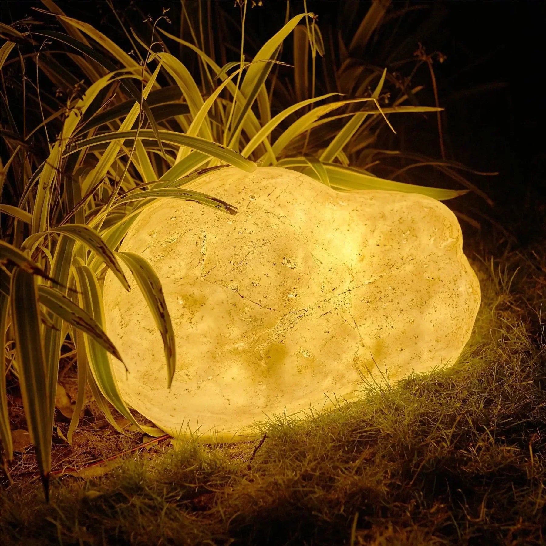 Lumières Solaire de Jardin en Pierre - Éclairage Durable pour Chemins et Jardins