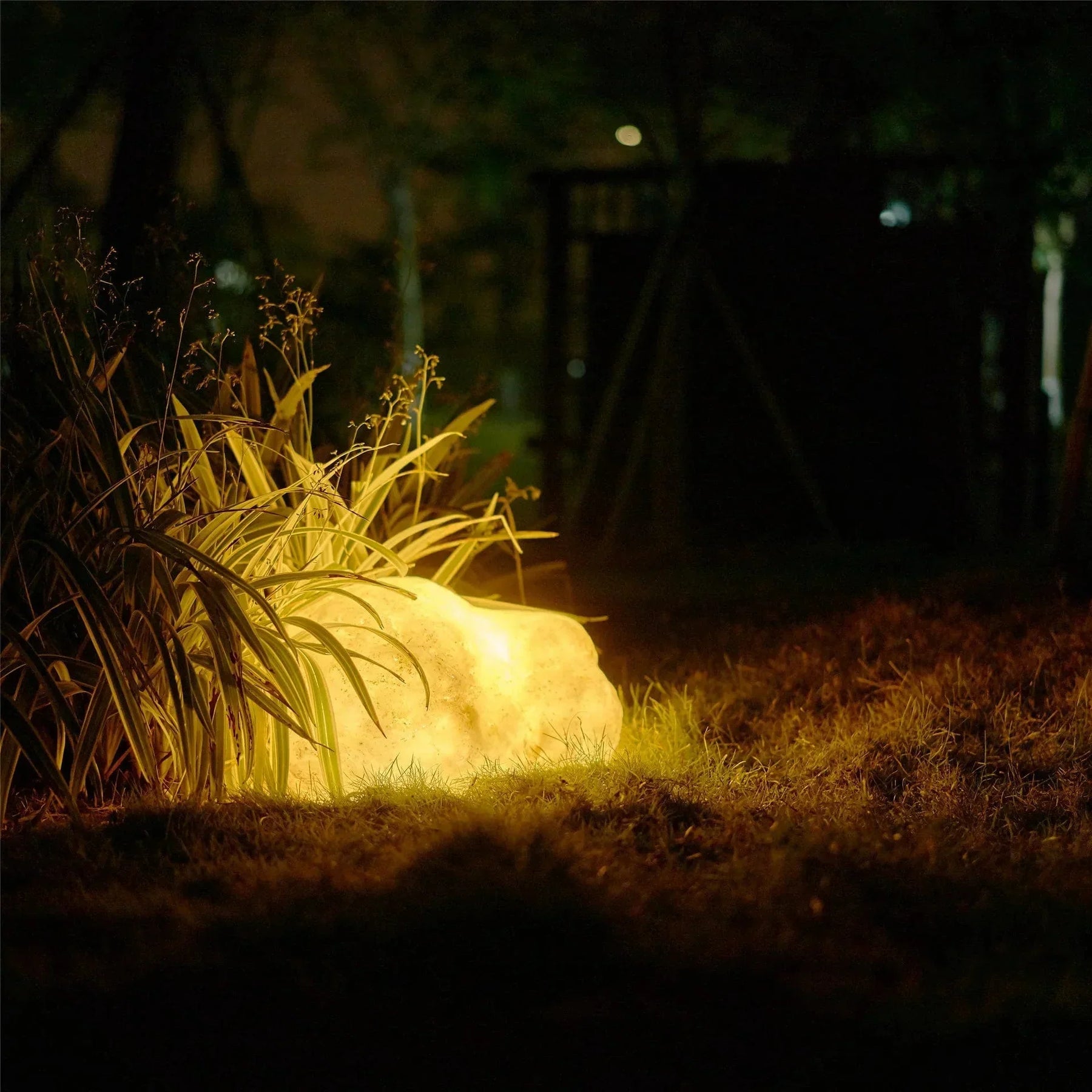 Lumières Solaire de Jardin en Pierre - Éclairage Durable pour Chemins et Jardins