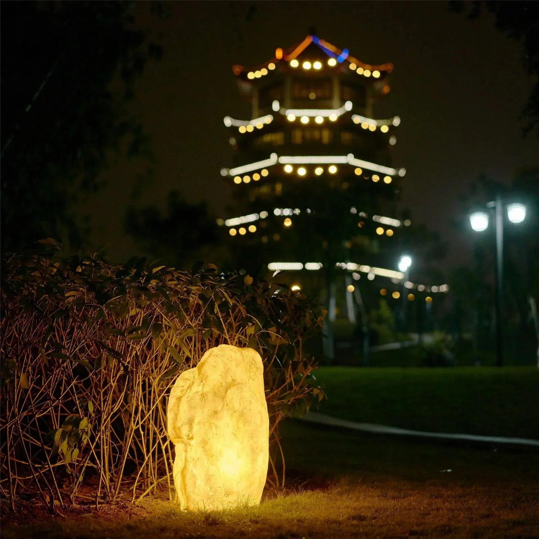 Lumières Solaire de Jardin en Pierre - Éclairage Durable pour Chemins et Jardins
