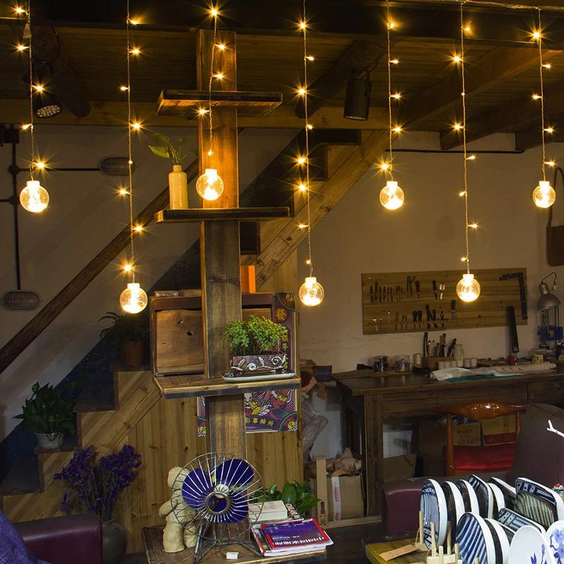 Luminaires Suspendus LED pour Extérieur - Ambiance Blanc Chaud et Multicolore