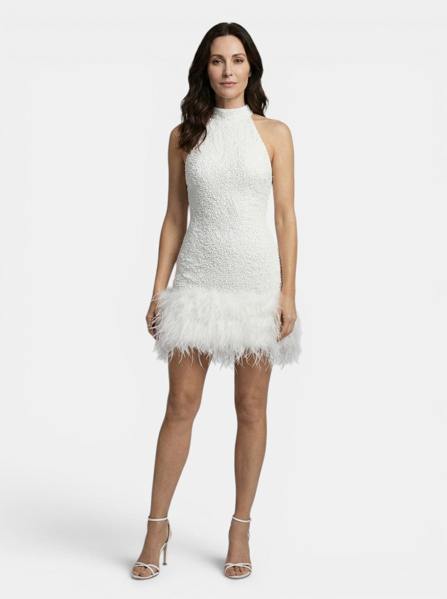 Mini robe perlée col licou blanche broderie detail plumes soirée femme